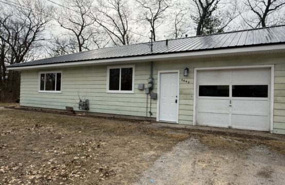 4682 Woodland Dr Oscoda, MI 48750