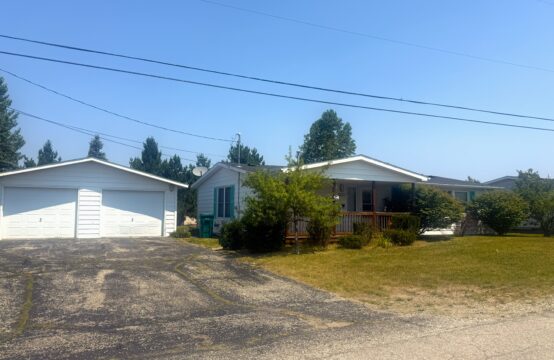 10212 Tennessee St Oscoda, MI 48750